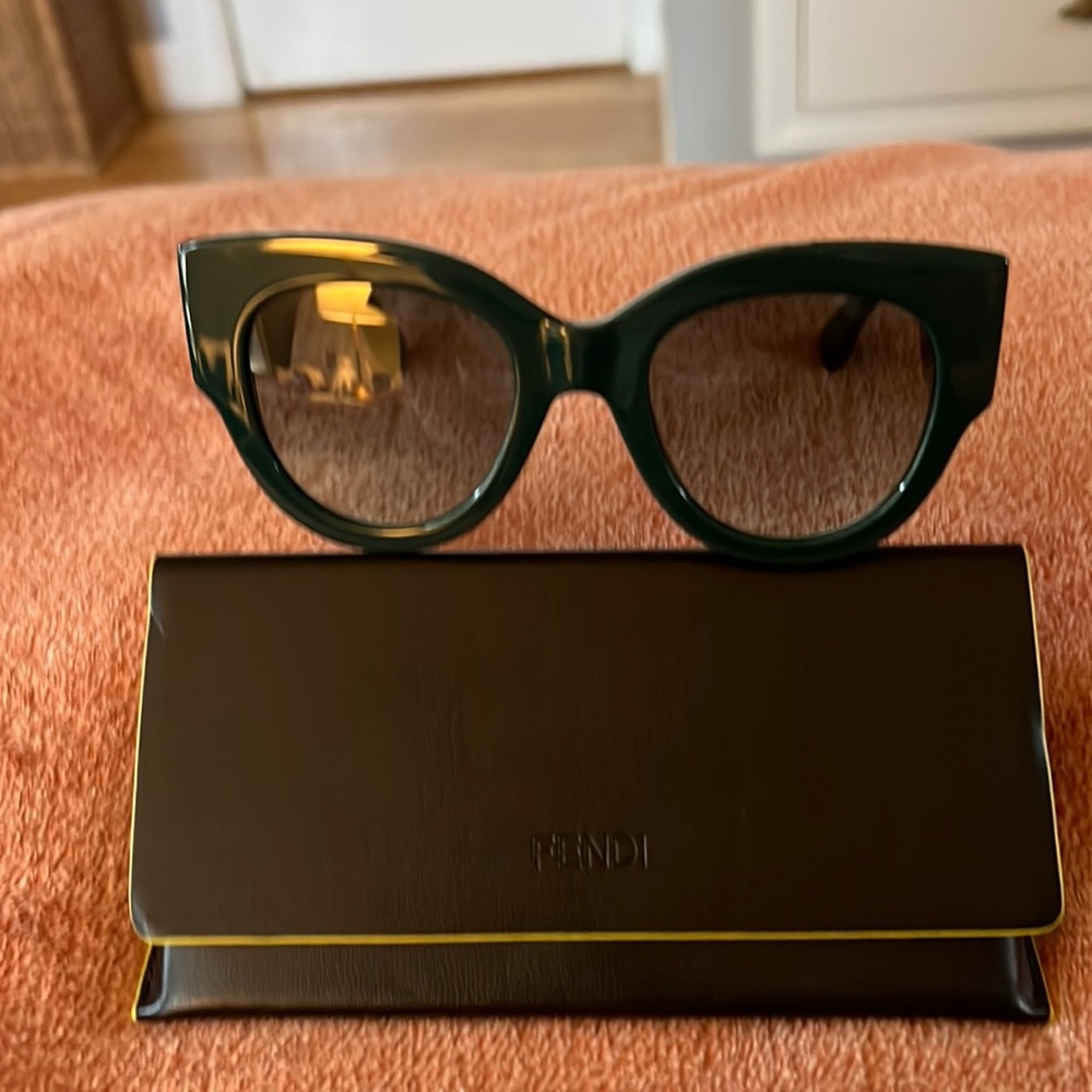 ❤️Authentic Fendi Sunglasses❤️
